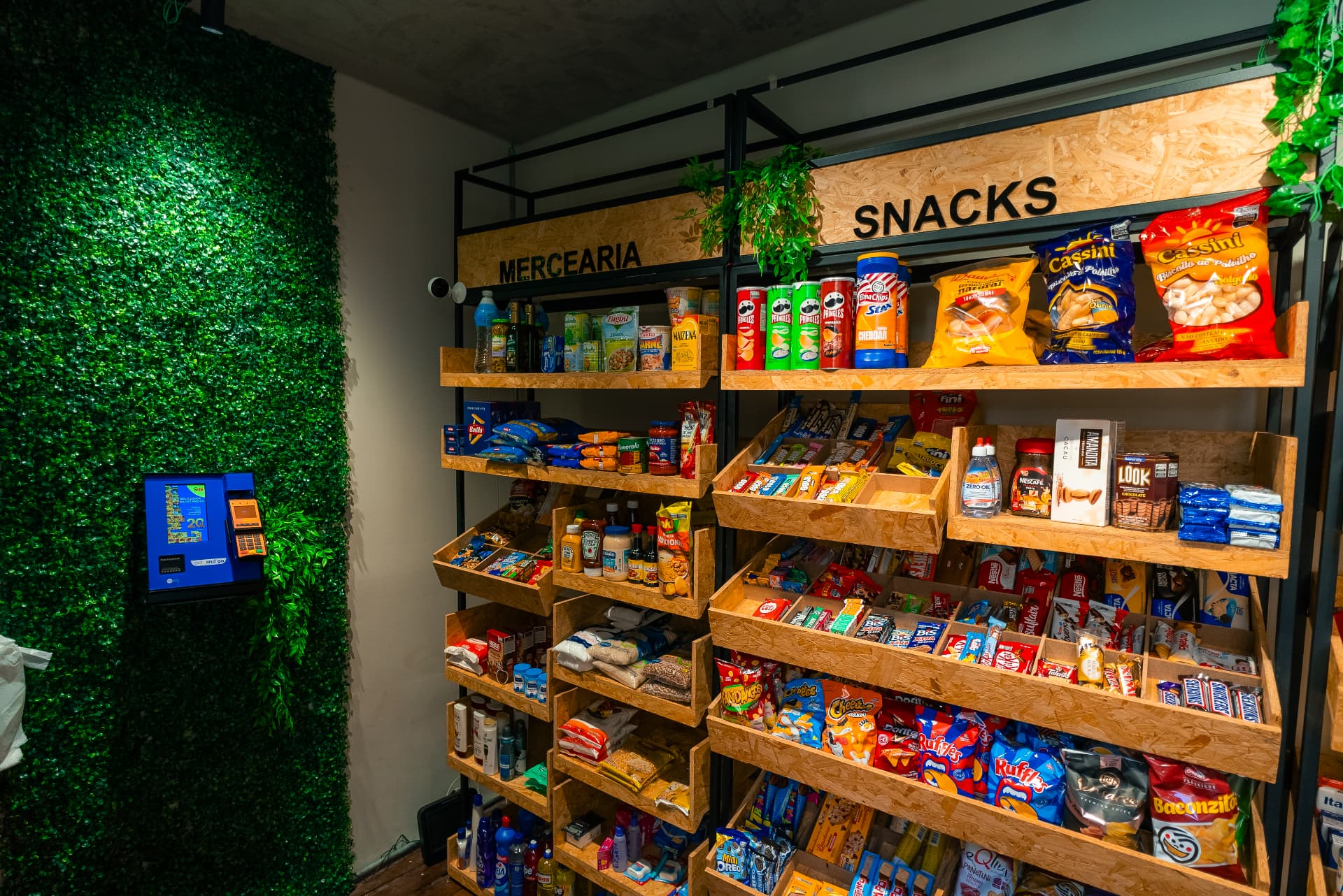 Mercado autônomo Omnimart instalado em condomínio